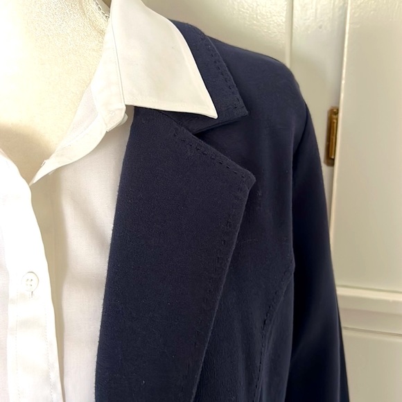 Liz Claiborne knit blazer. Navy blue size Medium. Soft, comfortable fabric - Picture 4 of 9